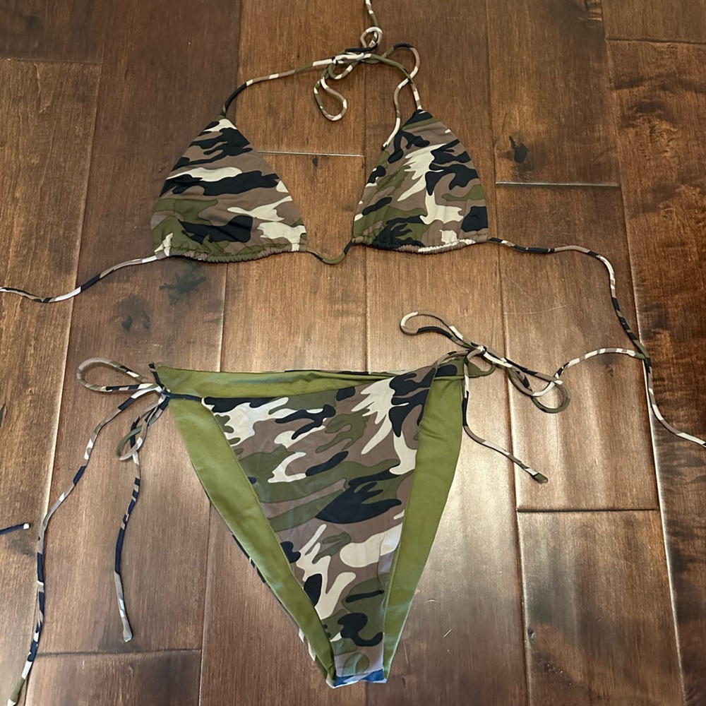 Superdown camo bikini